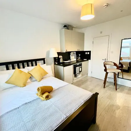 Lovely Self Contained Studio Now Available Londres Exterior foto